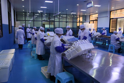 金角老四川牛肉干 传统美食与药品零售的跨界融合