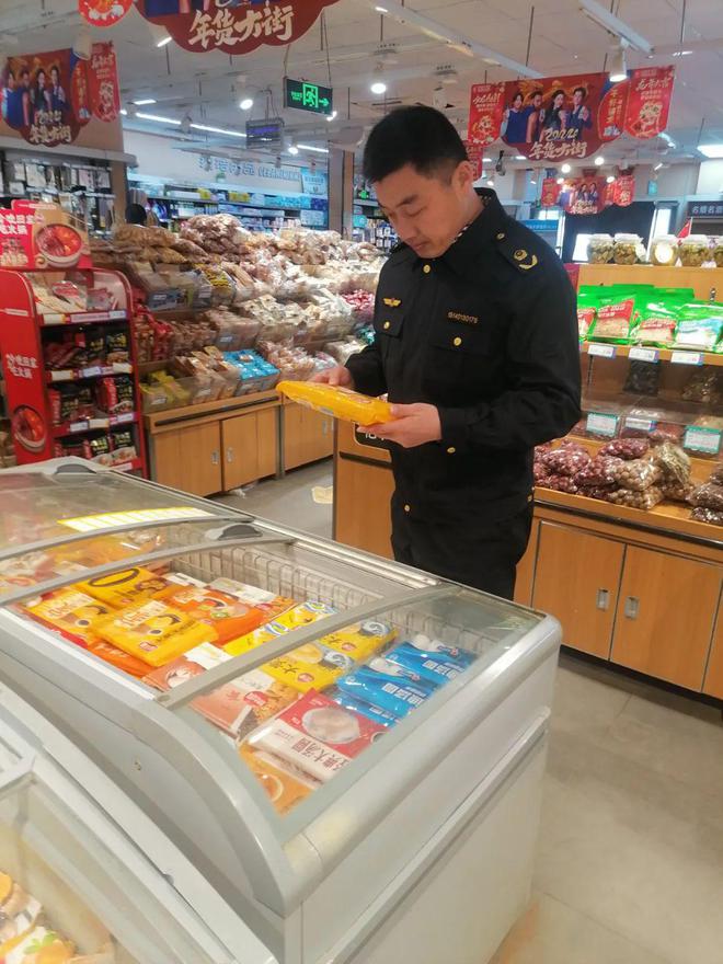 守护佳节“舌尖安全” 规范文化市场秩序——东昌府区市场监管局开展元宵节食品安全及出版物零售专项检查