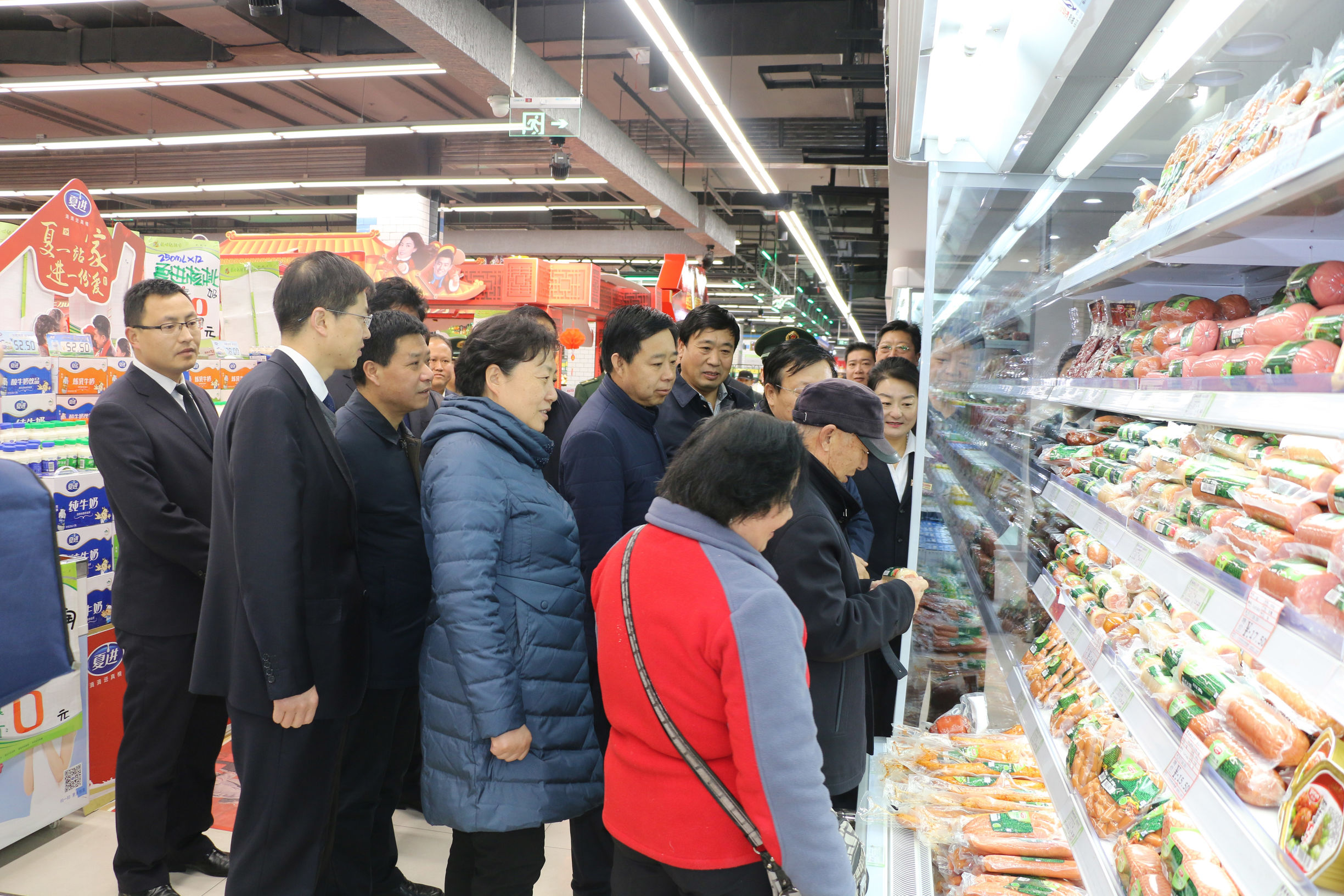 筑牢安全防线 护航新春佳节——市区主要领导带队开展节前食品安全与药品零售专项检查