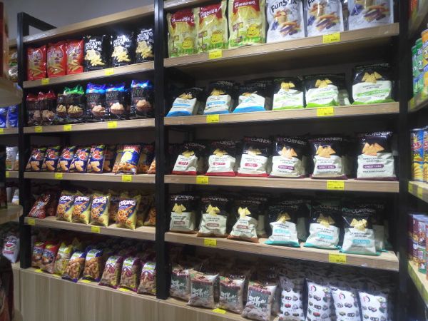 如何选一个合适的进口休闲食品店加盟？聚焦出版物零售的关键考量